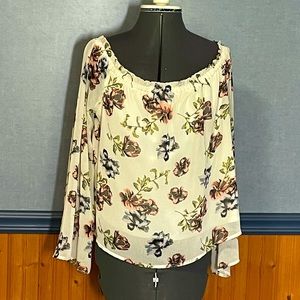 Love, Fire cream floral of the shoulder blouse